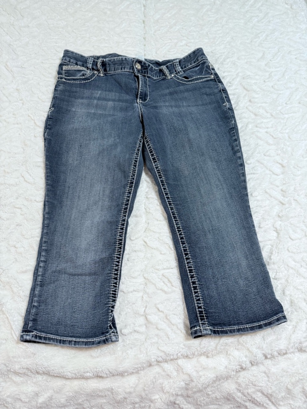 Maurice’s Women’s Midwash Blue Denim - Classic Straight Crop - EUC - Size 14